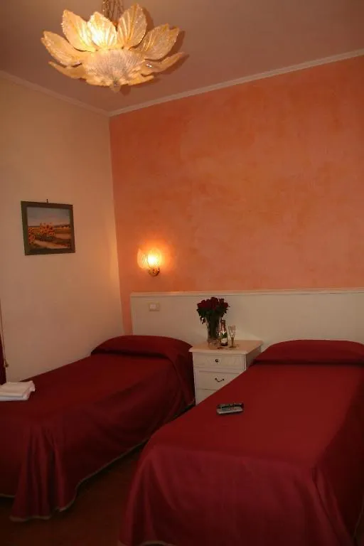 B&B Messina Rome 3*,