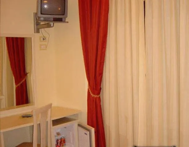 B&B Messina Rome 3*,  Italy